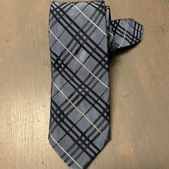 Burberry tie ✨ - Picture 4 of 13